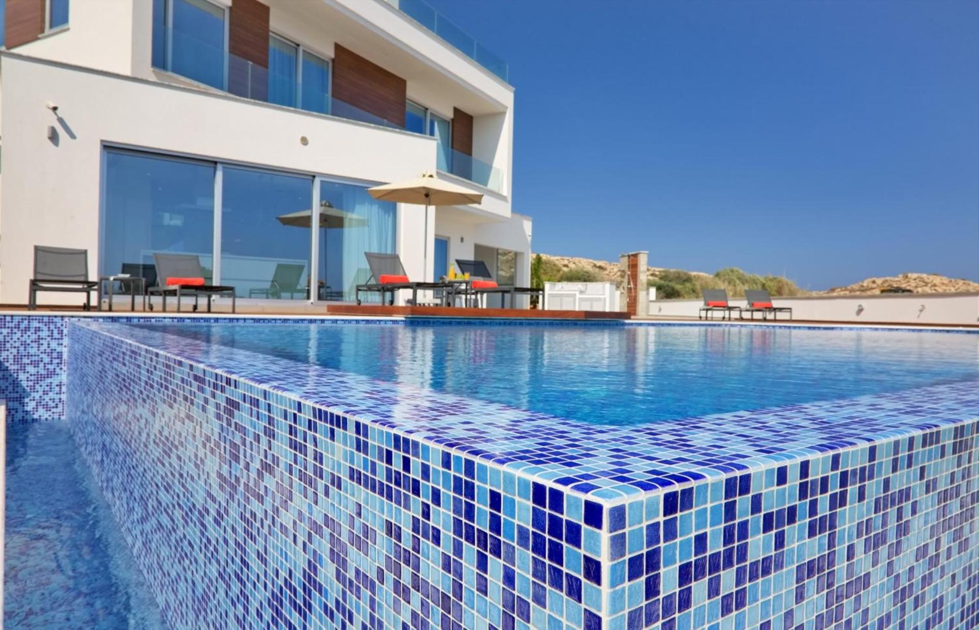 Beachfront Luxury Villa Idania Айя Напа Екстериор снимка
