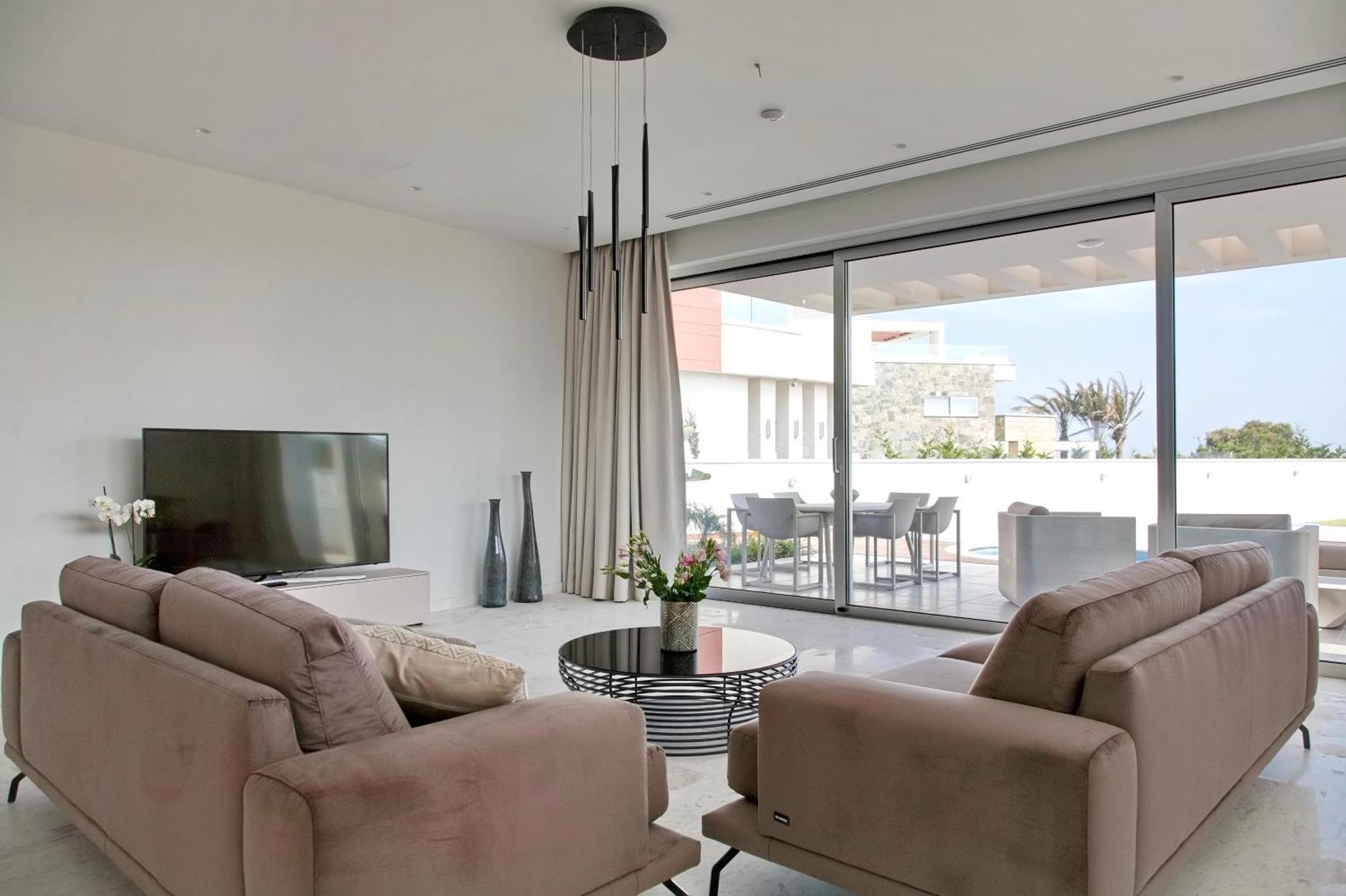 Beachfront Luxury Villa Idania Айя Напа Екстериор снимка