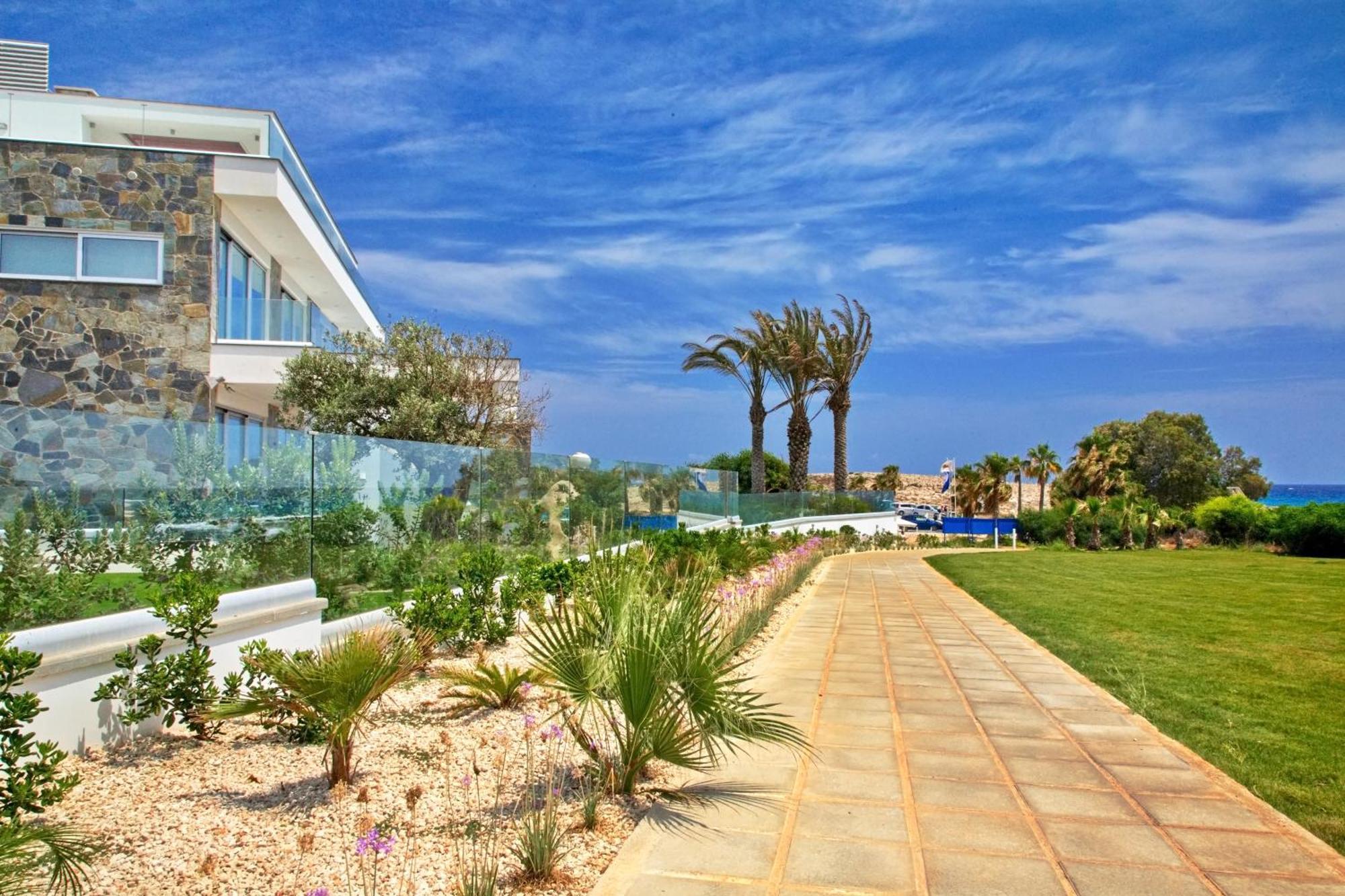 Beachfront Luxury Villa Idania Айя Напа Екстериор снимка