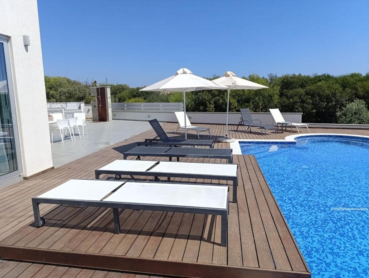 Beachfront Luxury Villa Idania Айя Напа Екстериор снимка