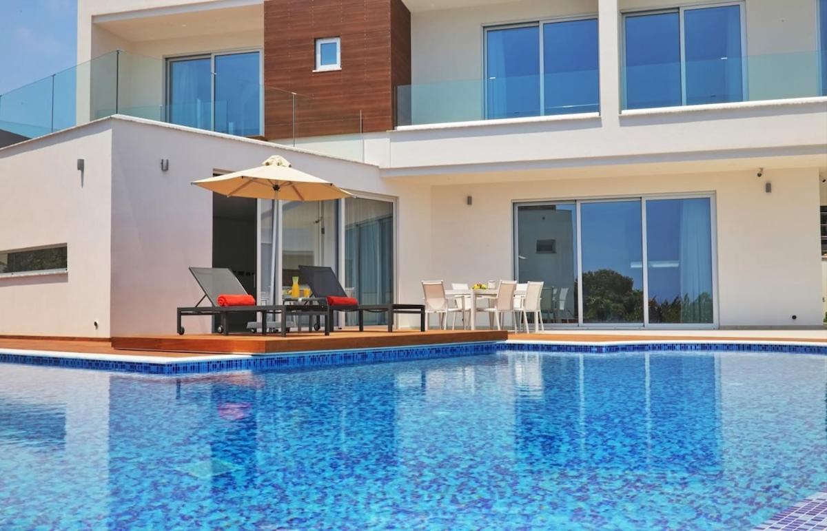Beachfront Luxury Villa Idania Айя Напа Екстериор снимка