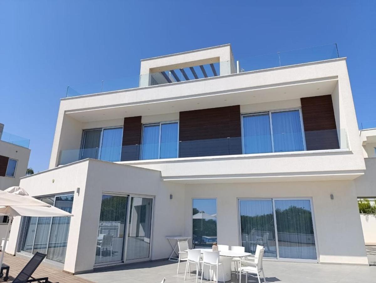 Beachfront Luxury Villa Idania Айя Напа Екстериор снимка